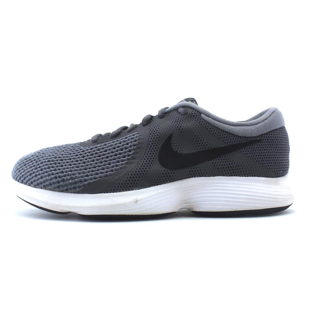 NIKE REVOLUTION 4
