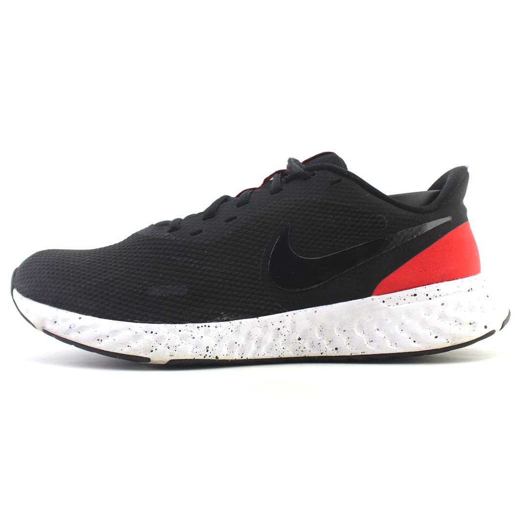 NIKE REVOLUTION 5