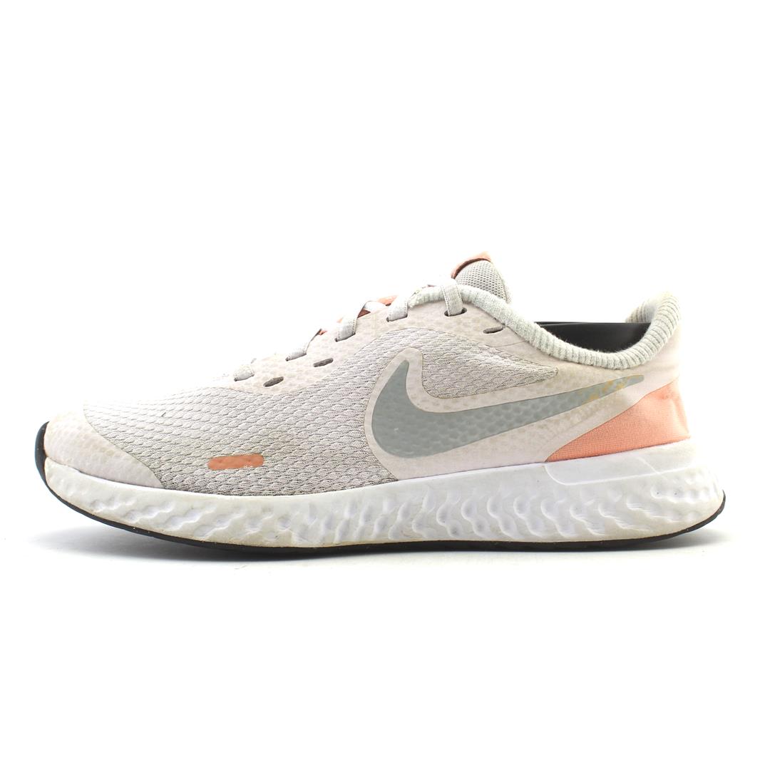 NIKE REVOLUTION