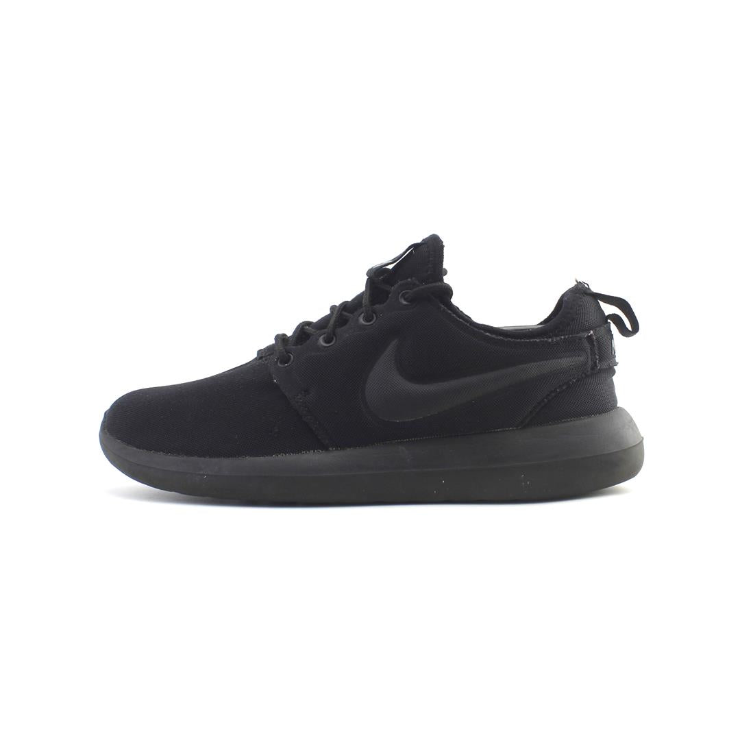 NIKE .