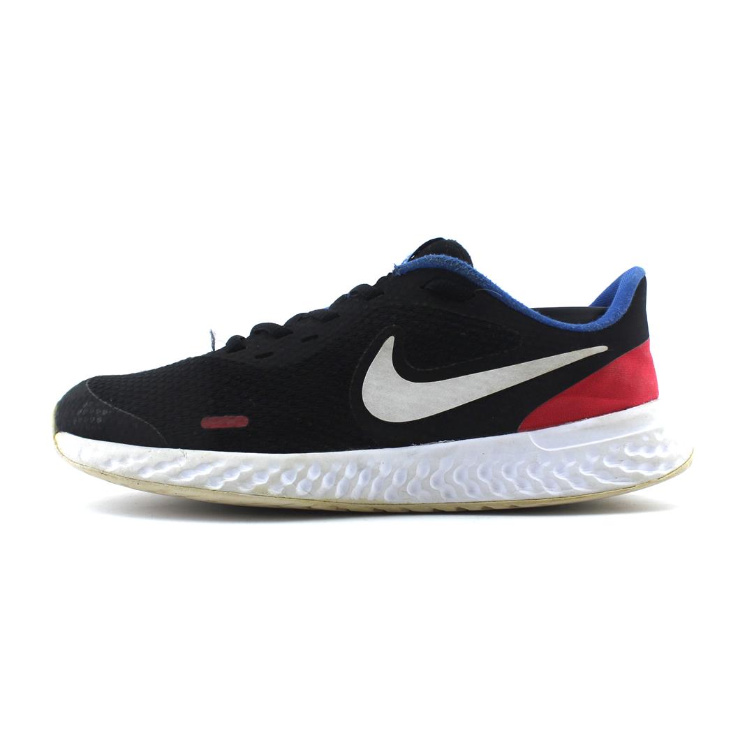 NIKE REVOLUTION 5