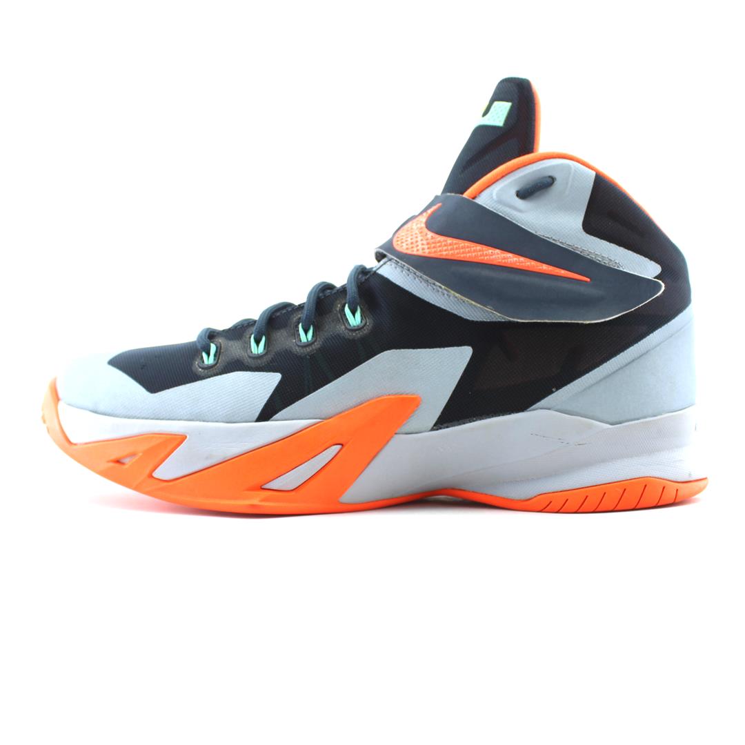 NIKE AIR ZOOM SOLDIER 8
