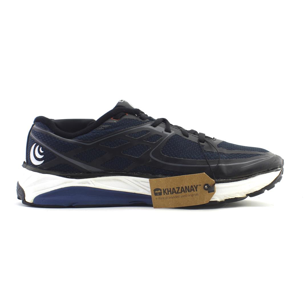 TOPO ATHLETIC .