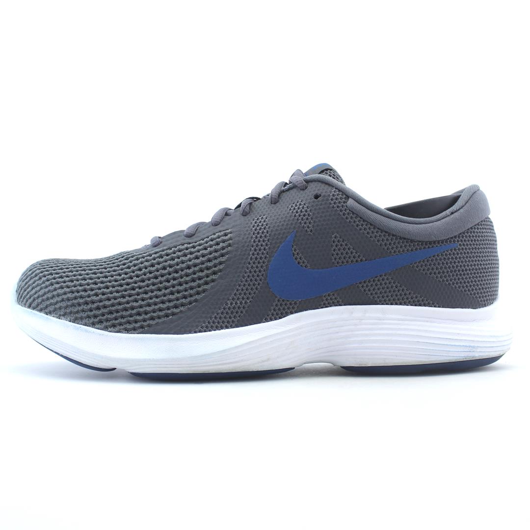 NIKE REVOLUTION 4