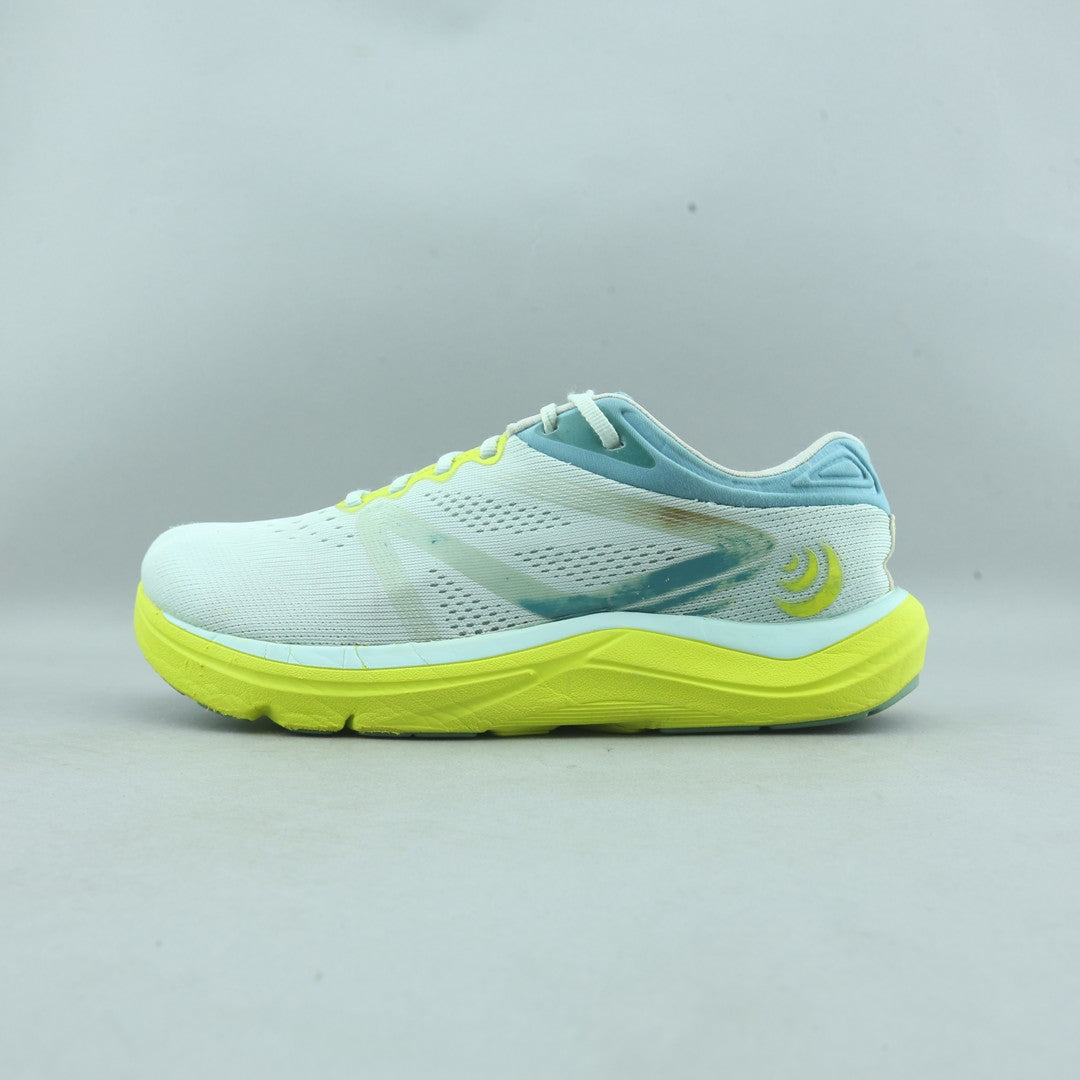 TOPO ATHLETIC  MAGNIFLY 4