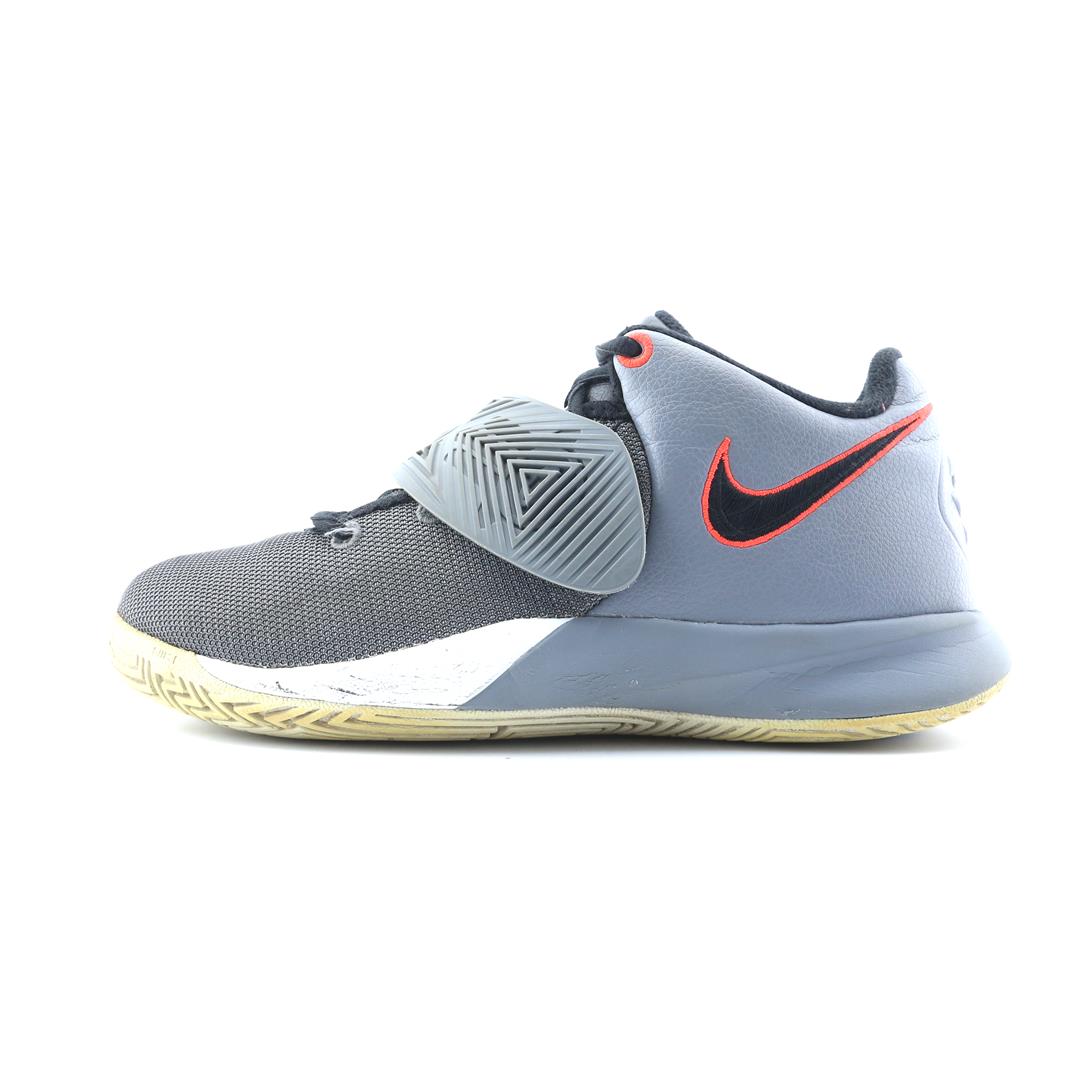 NIKE KYRIE FLYTRAP III 3