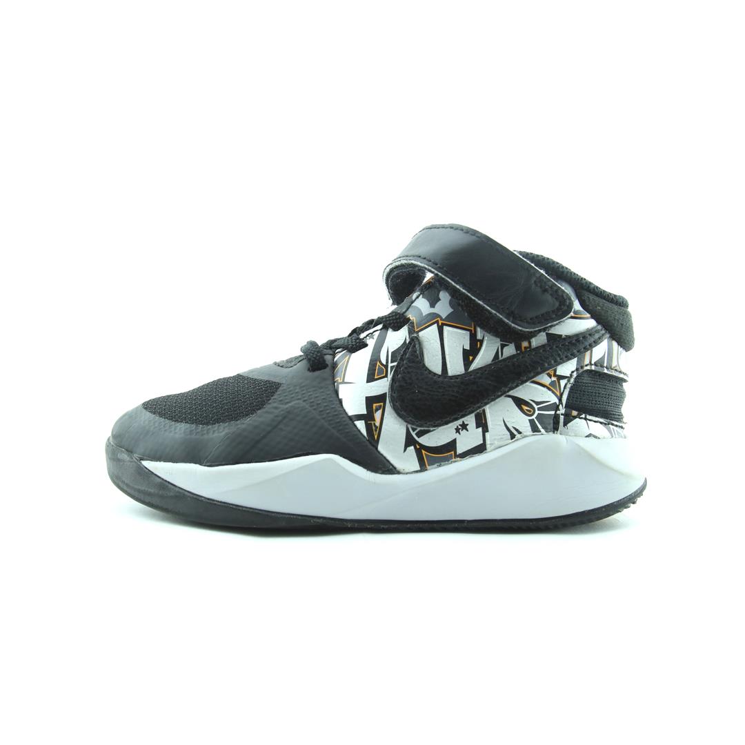 NIKE TEAM HUSTLE D 9 FLYEASE