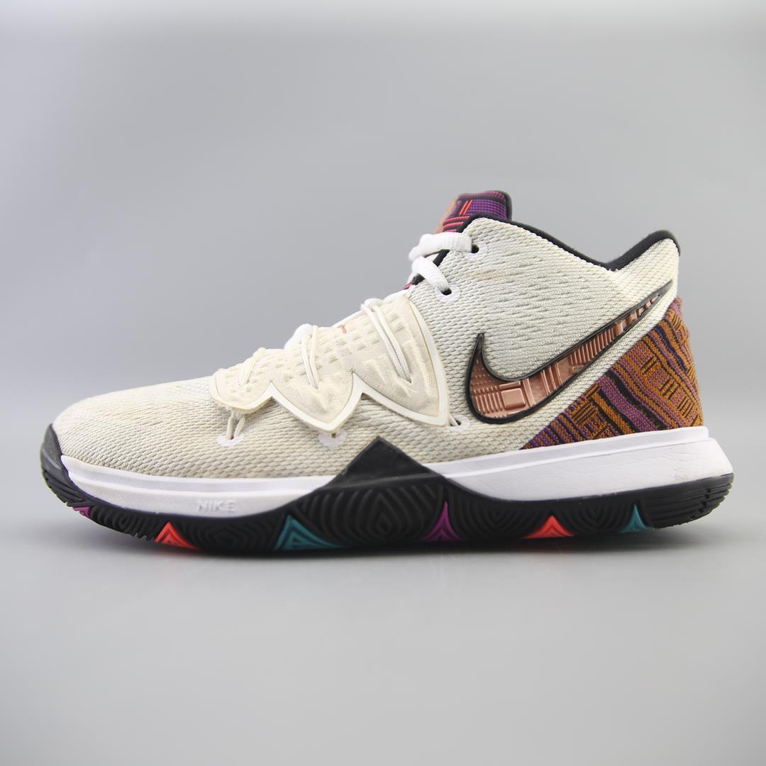 NIKE KYRIE 5