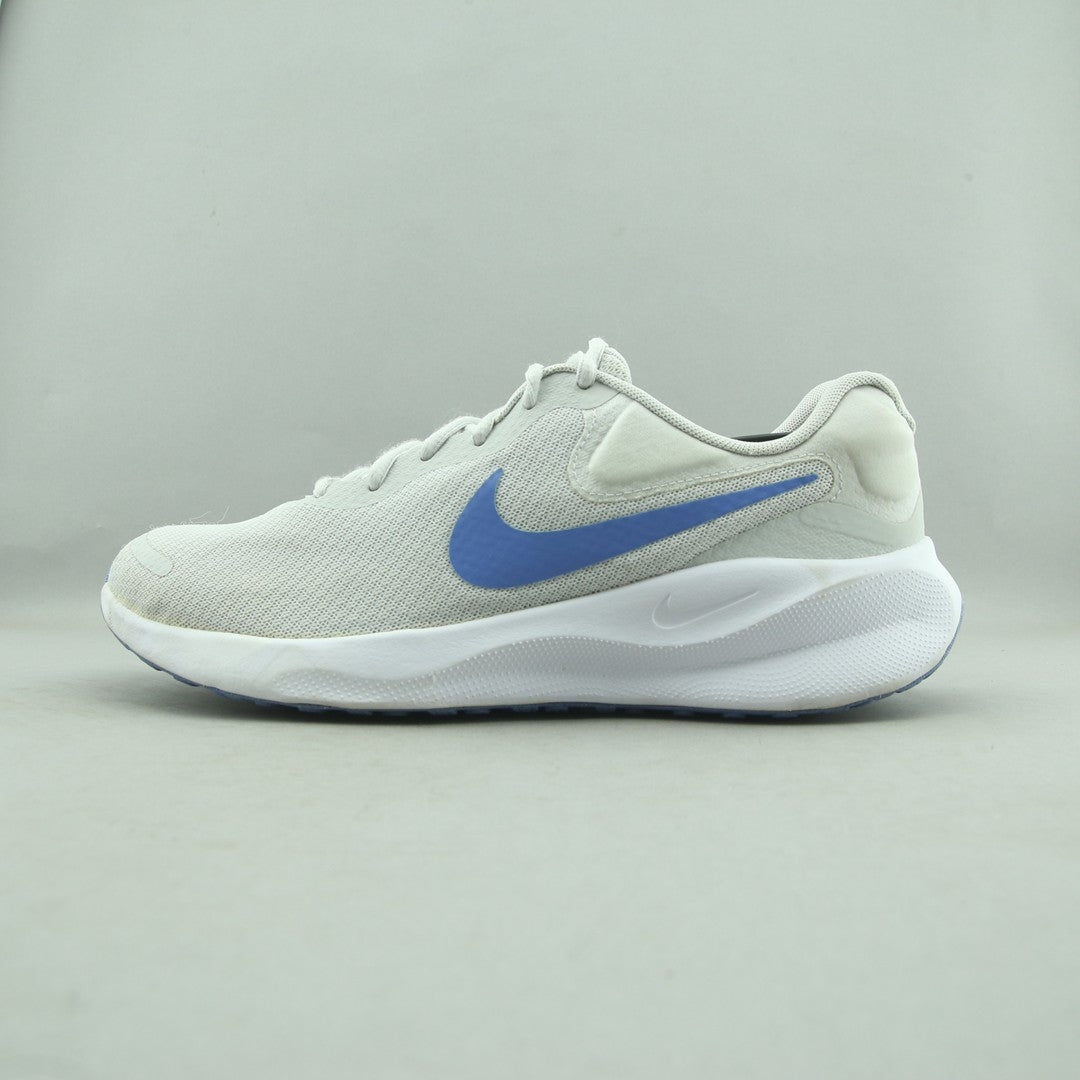 NIKE  REVOLUTION 7