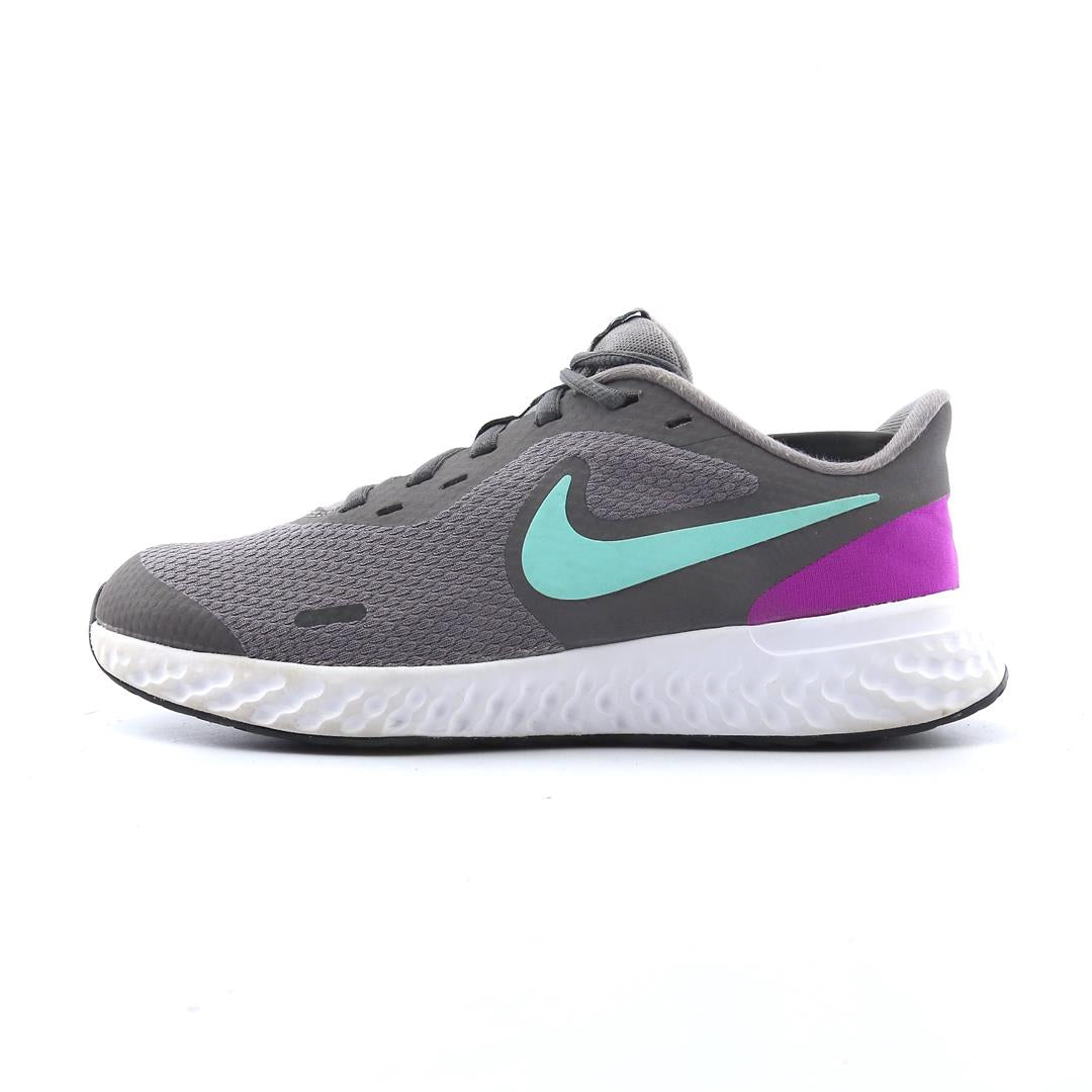 NIKE REVOLUTION 5