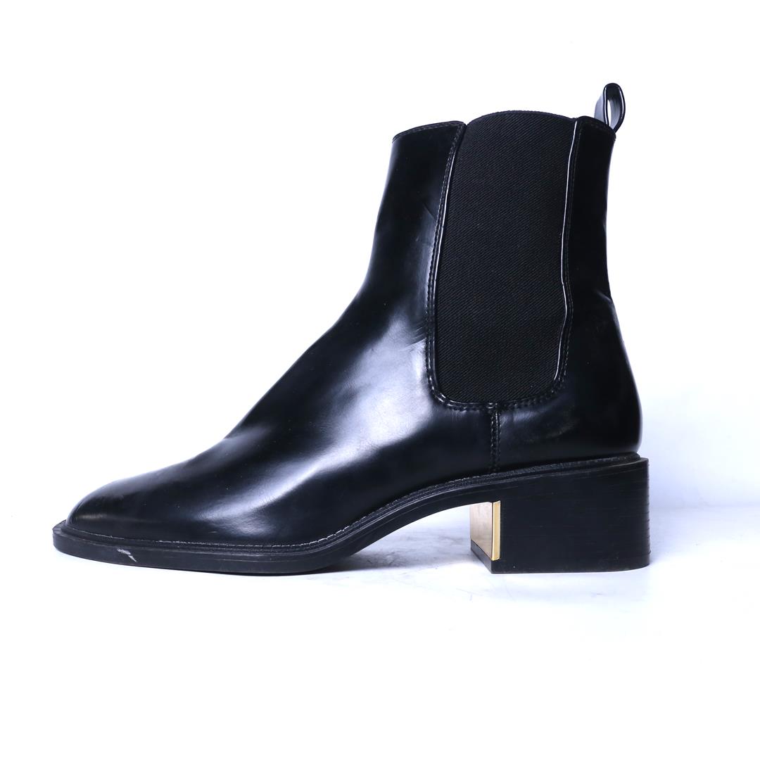 ZARA. .