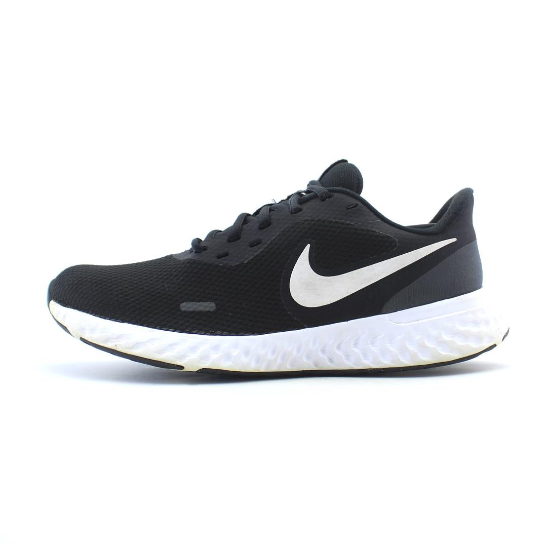 NIKE REVOLUTION 5