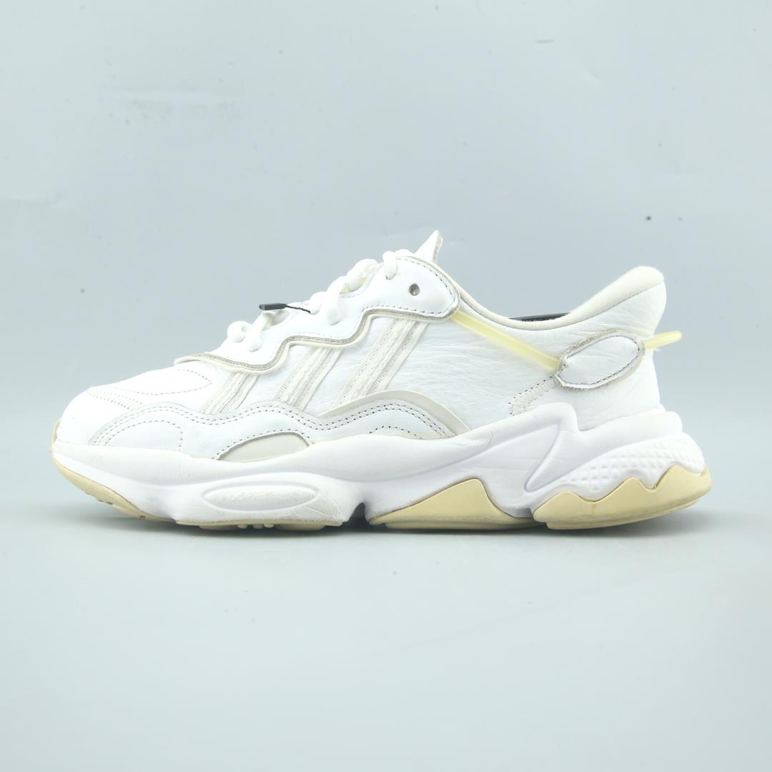 ADIDAS OZWEEGO