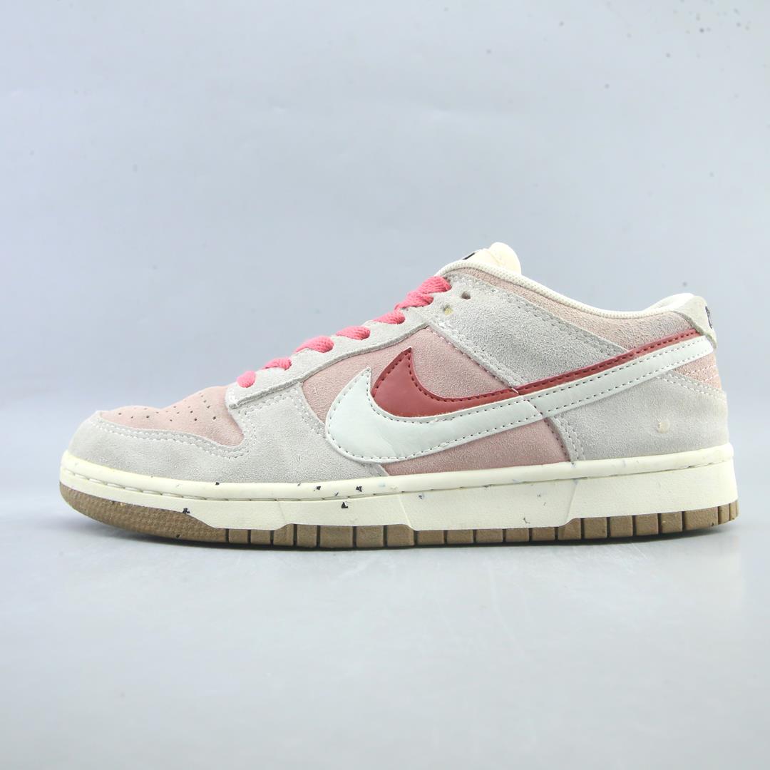 NIKE DUNK LOW SE 85