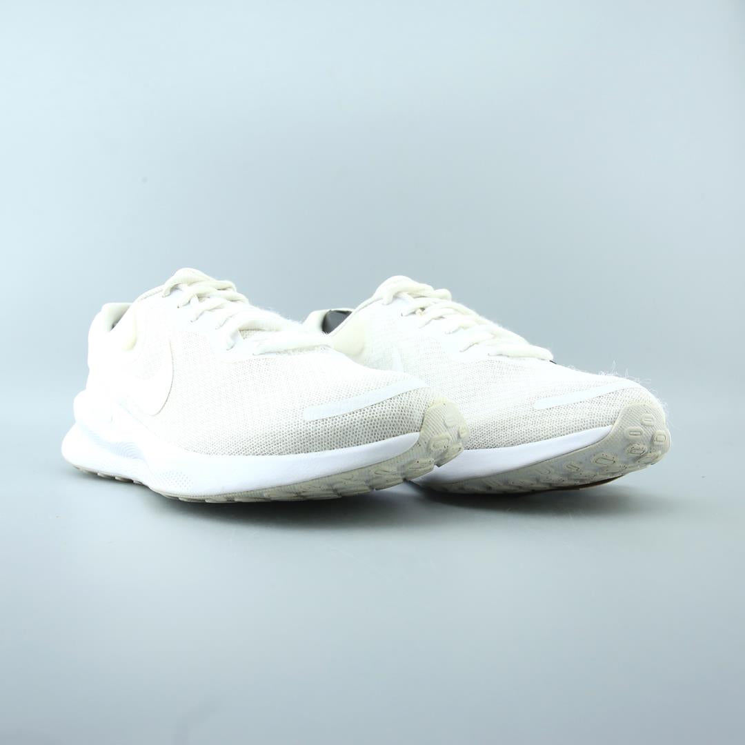 nike revolution shoe