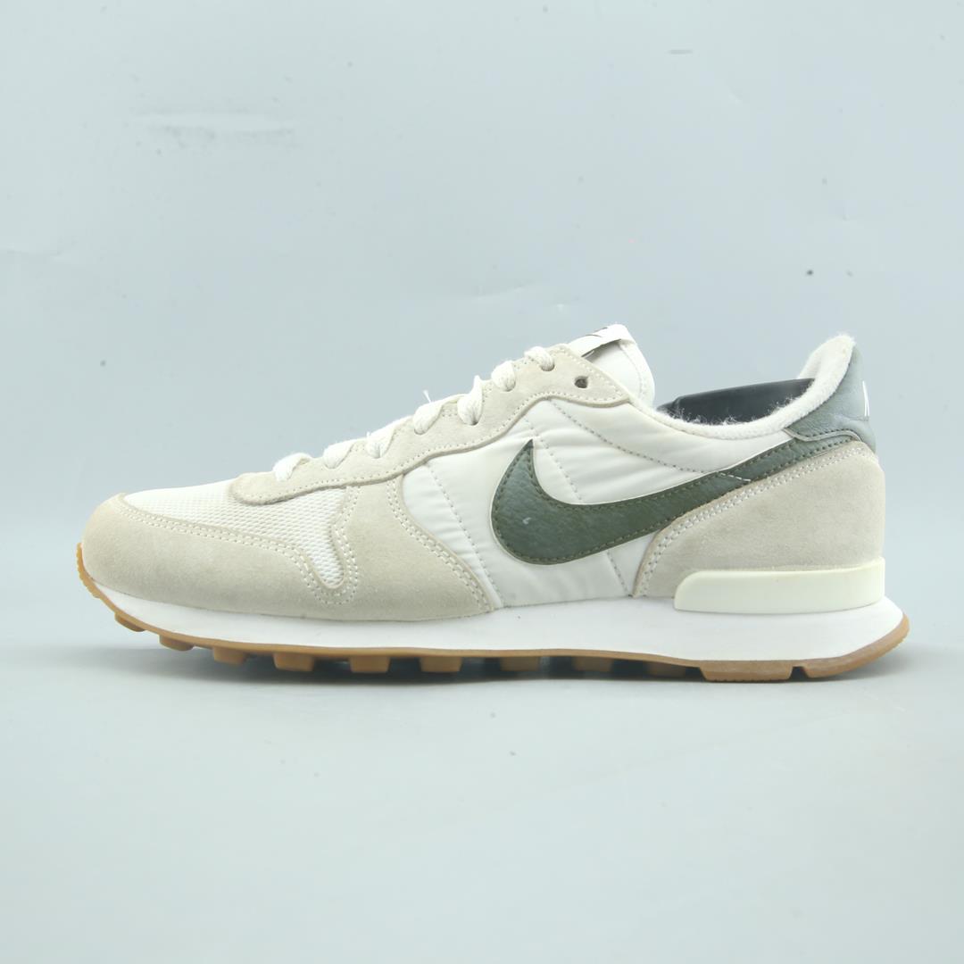 NIKE INTERNATIONALIST