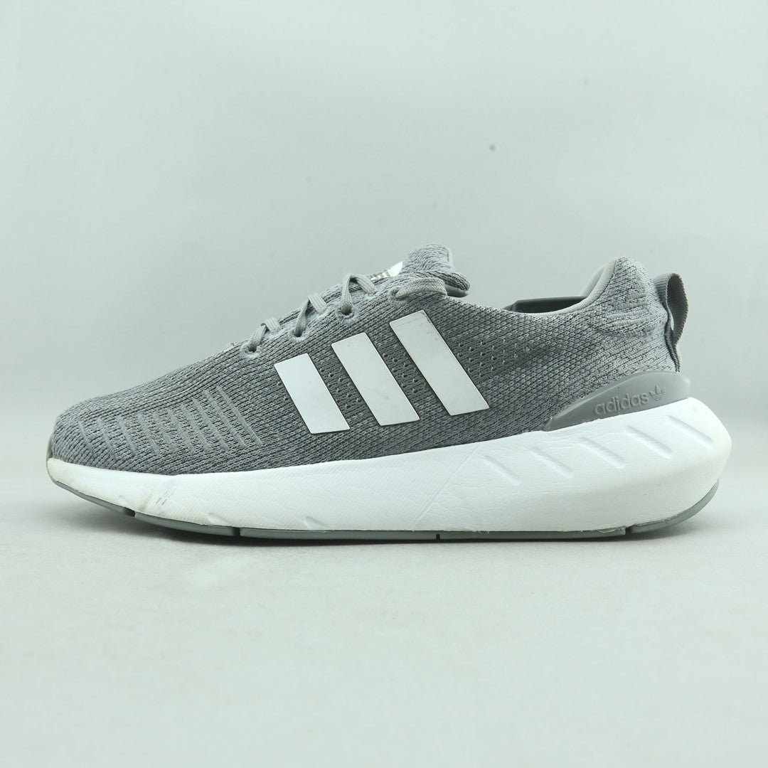 ADIDAS  SWIFT RUN 22