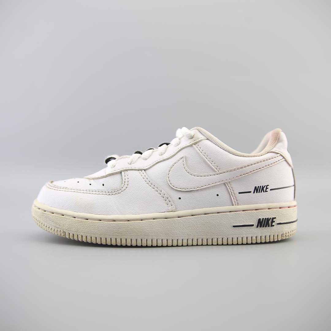 NIKE AIR FORCE 1 LV8 3