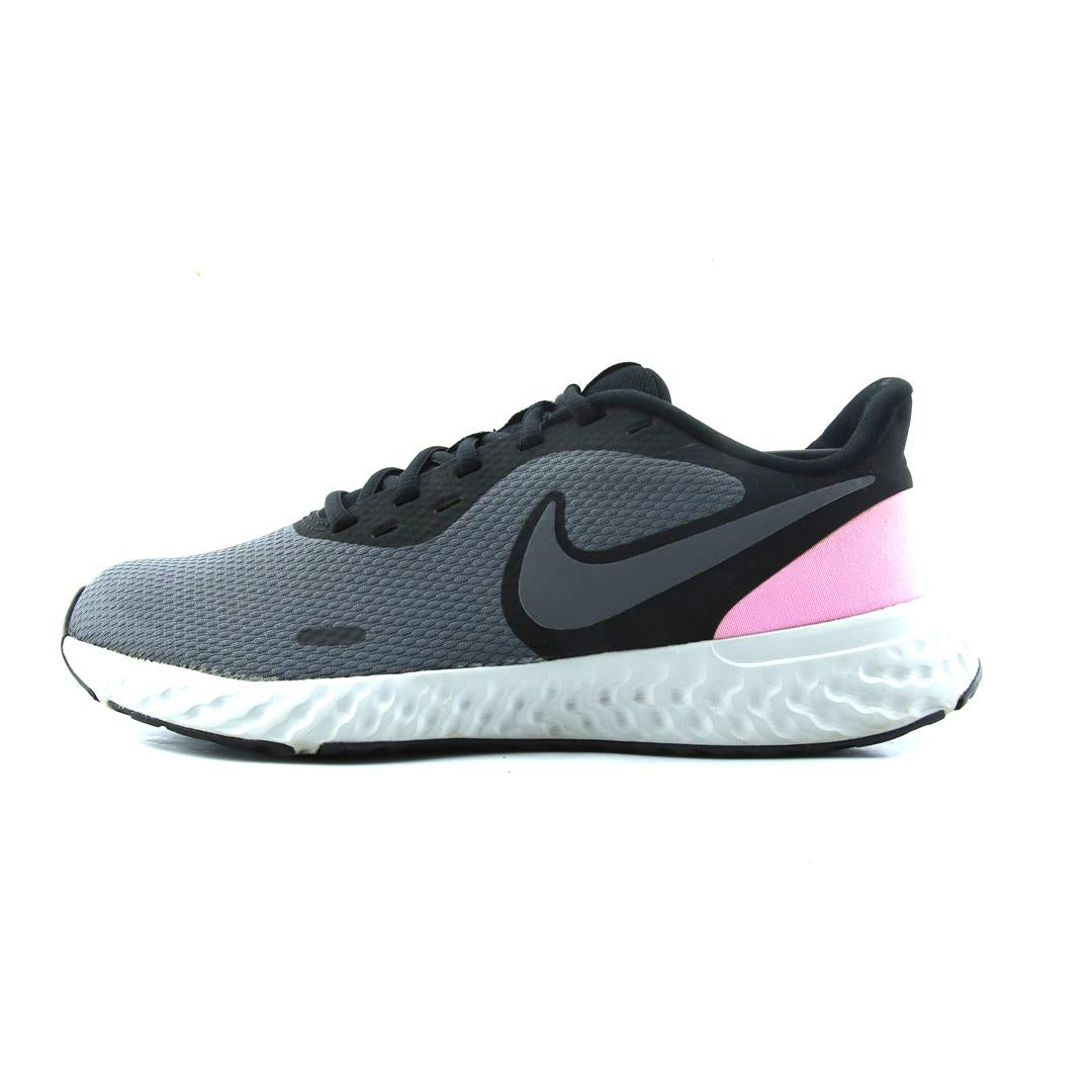 NIKE REVOLUTION 5