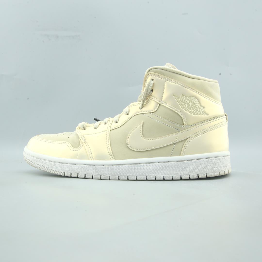 NIKE JORDAN 1 MID