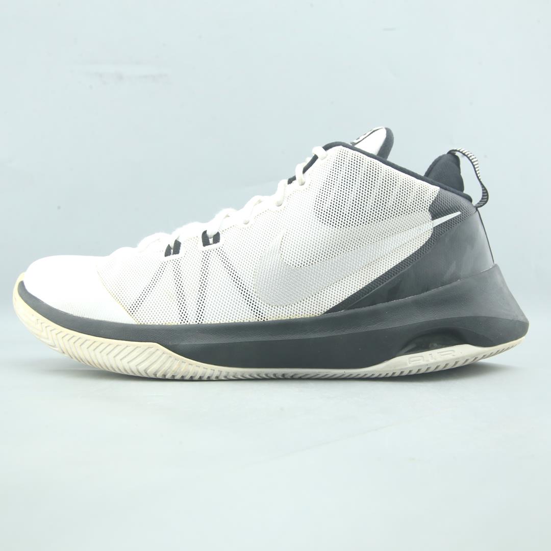 NIKE  AIR VERSITILE