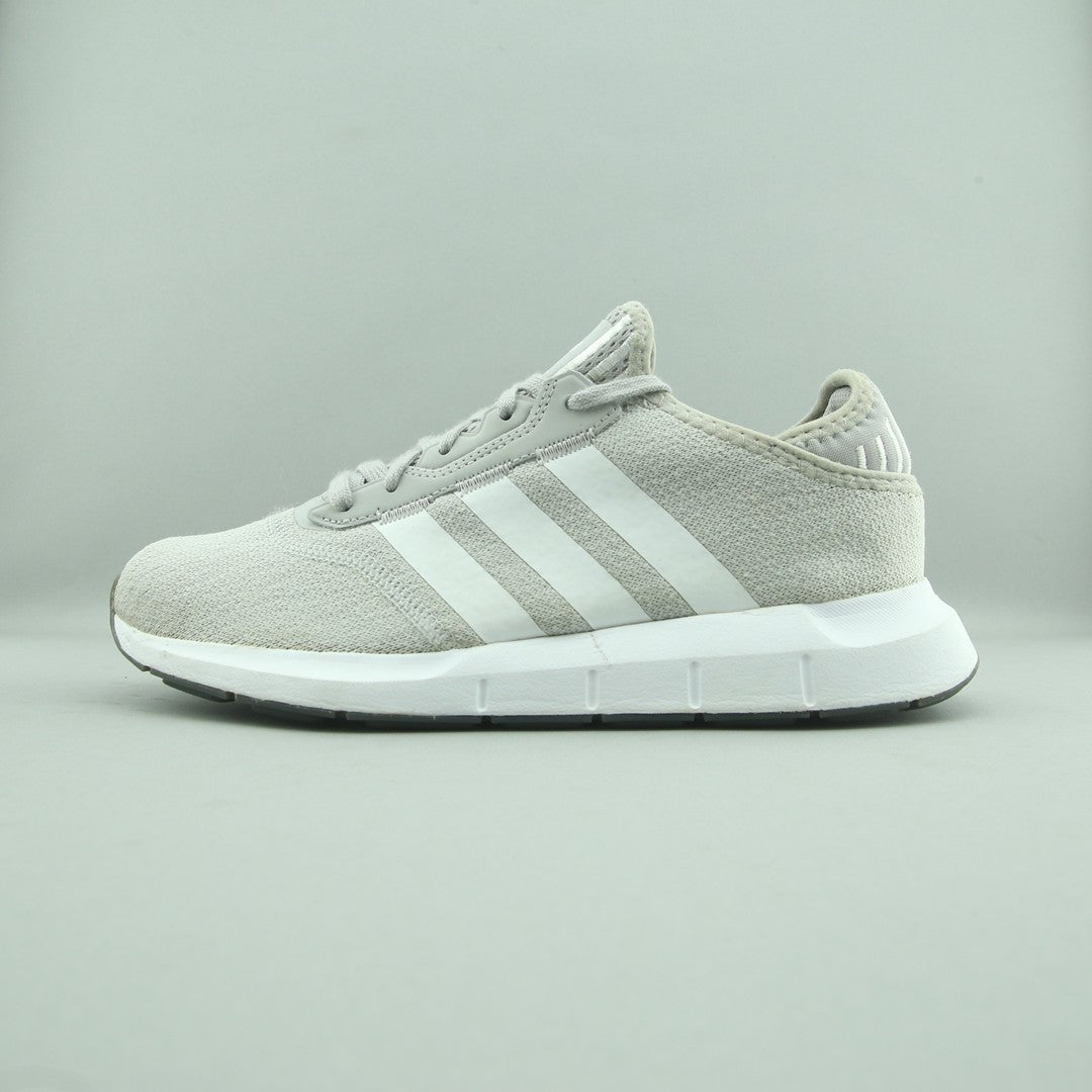 ADIDAS SWIFT RUN X