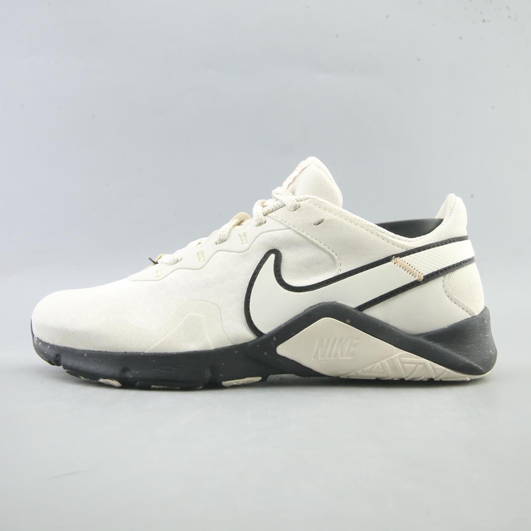 NIKE LEGEND ESSENTIAL 2