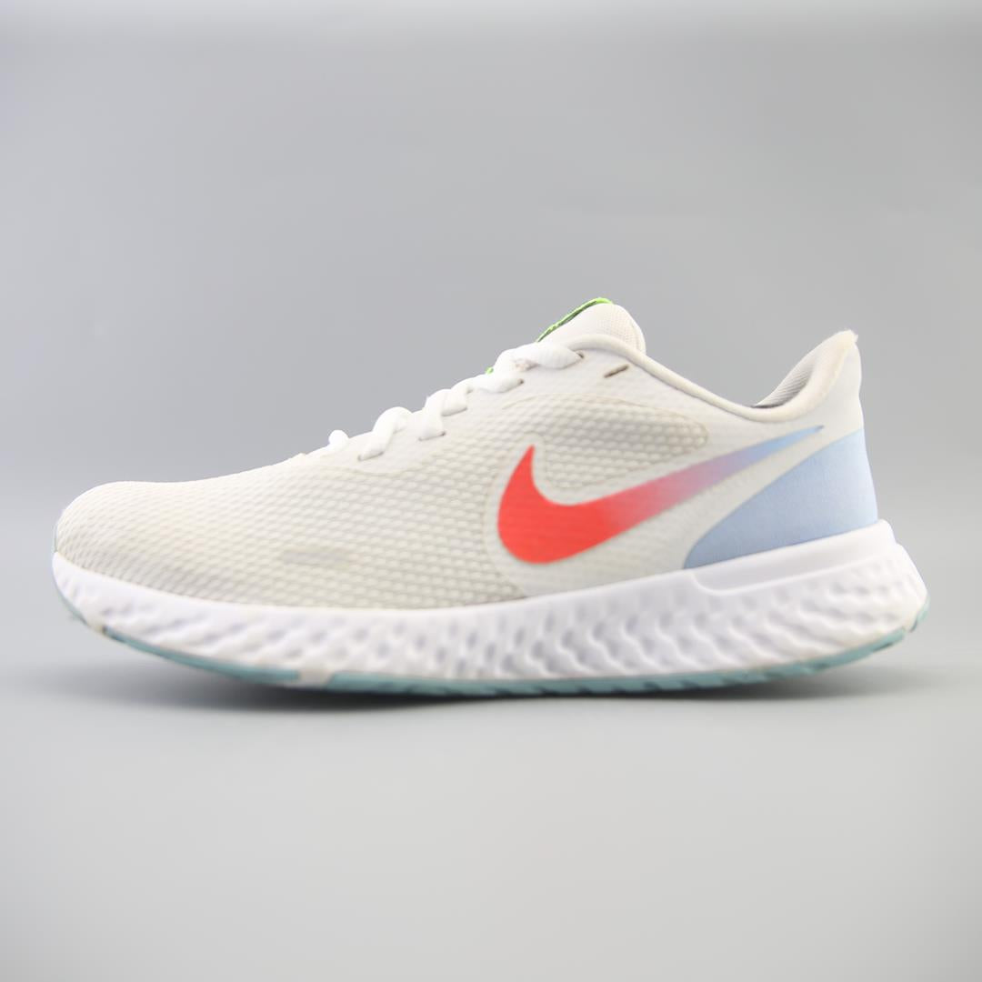 NIKE REVOLUTION 5