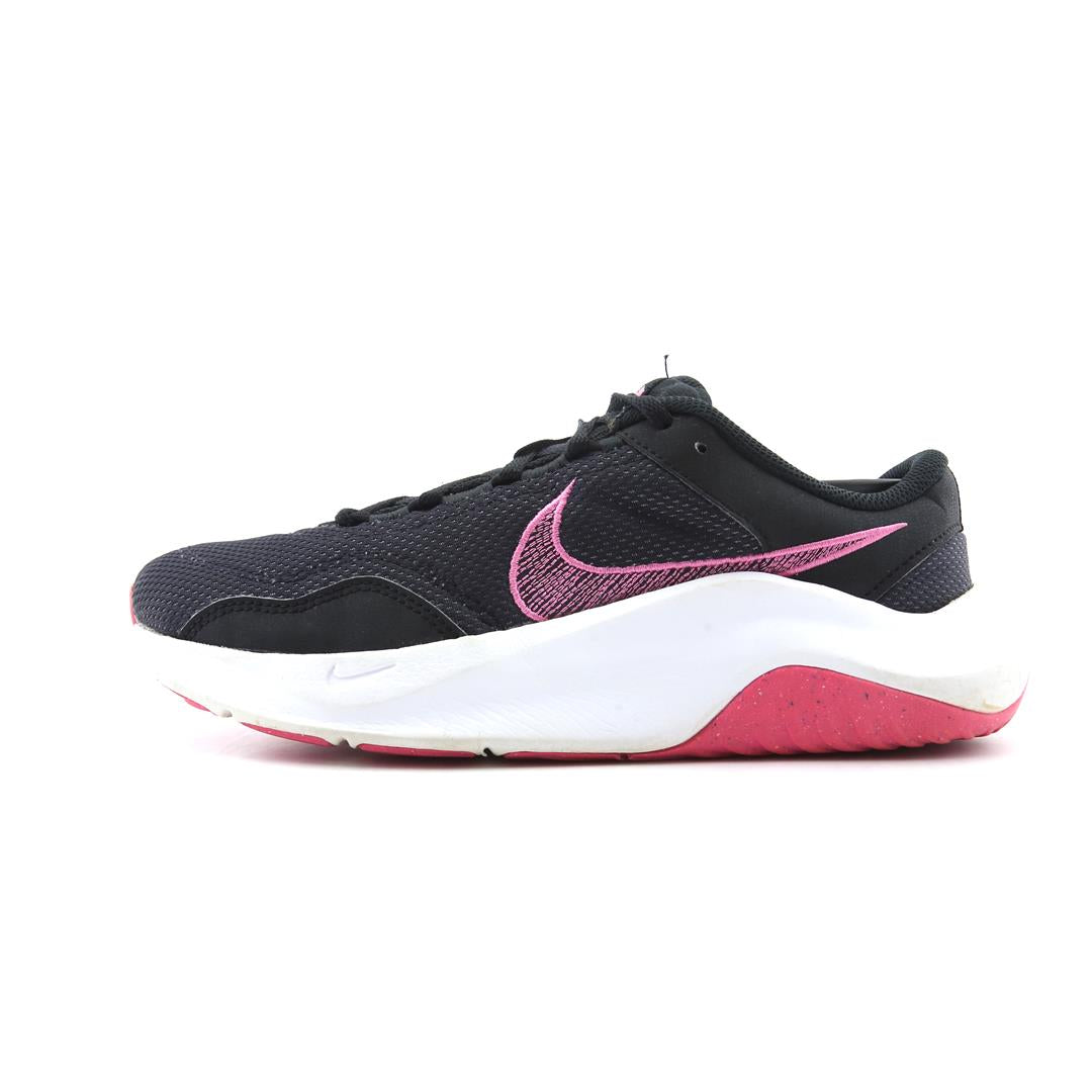 NIKE  LEGEND ESSENTIAL 3