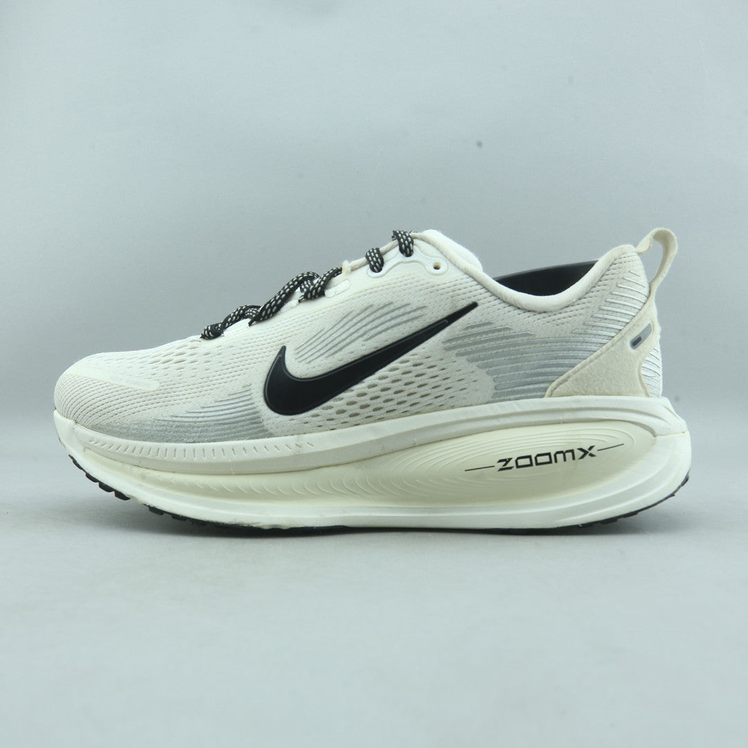 NIKE VOMERO 18