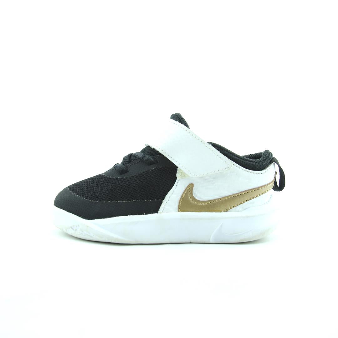 NIKE  TEAM HUSTLE D 10