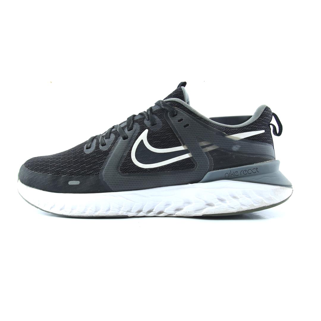 NIKE LEGEND REACT 2