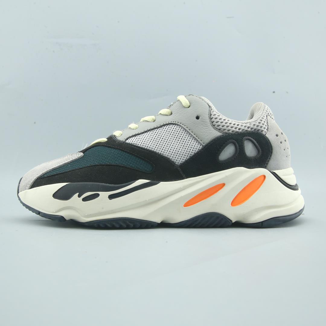 ADIDAS  YEEZY BOOST 700
