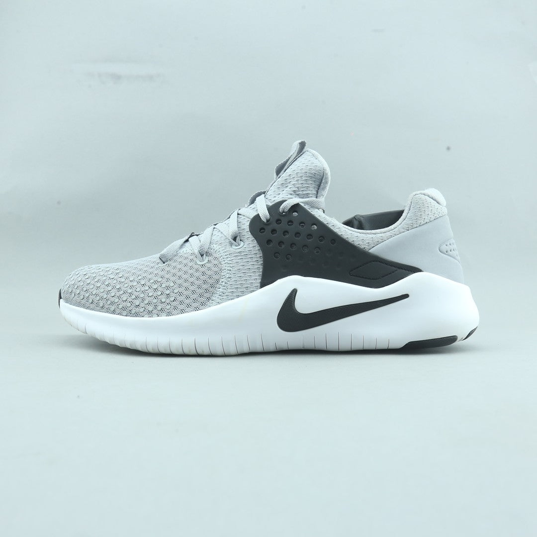 NIKE FREE TR 8