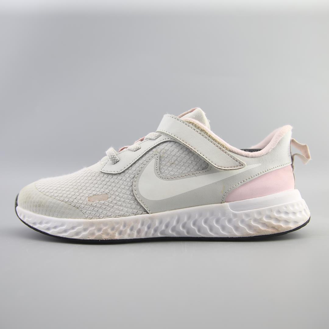 NIKE REVOLUTION 5