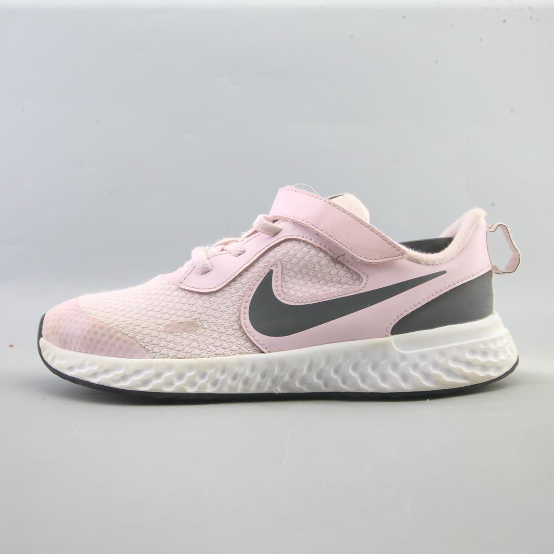 NIKE REVOLUTION 5
