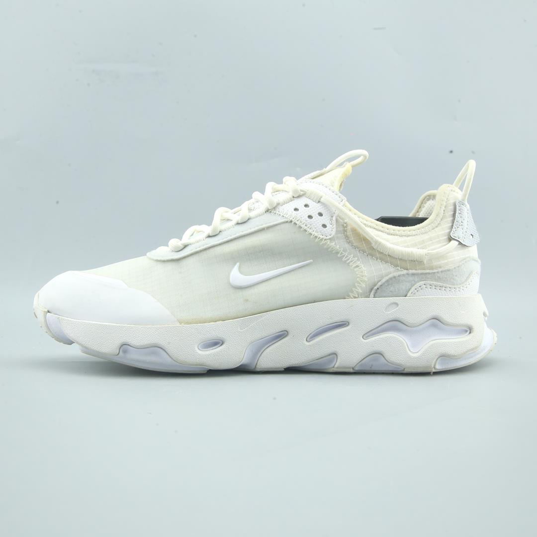 NIKE REACT LIVE