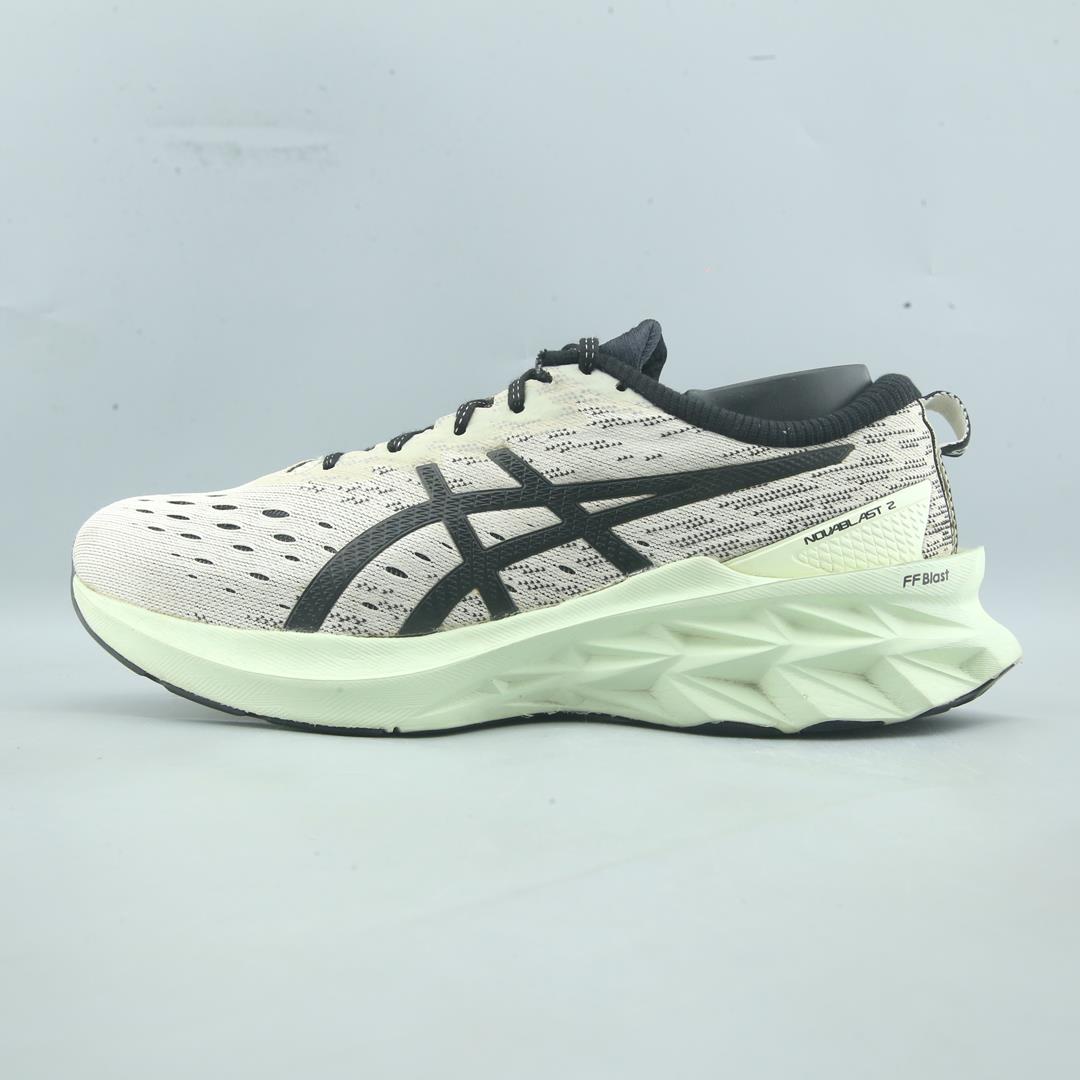 ASICS NOVABLAST 2