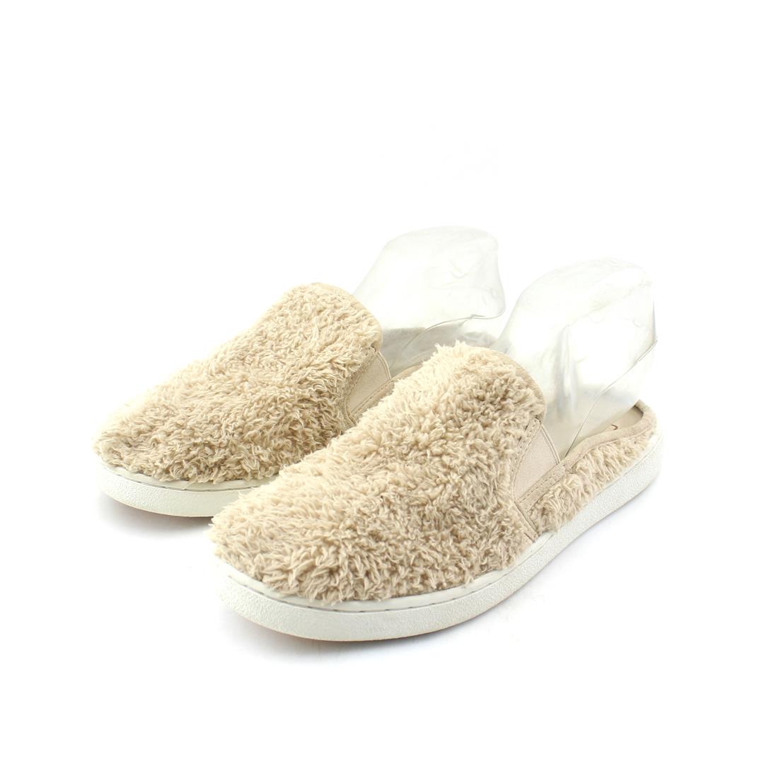 UGG   LUCI