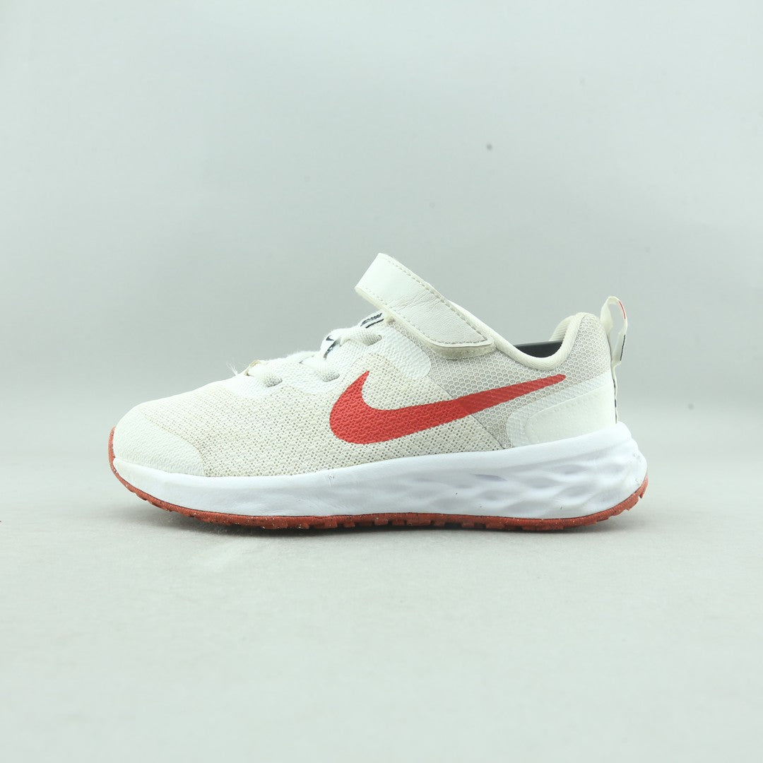 NIKE REVOLUTION 6