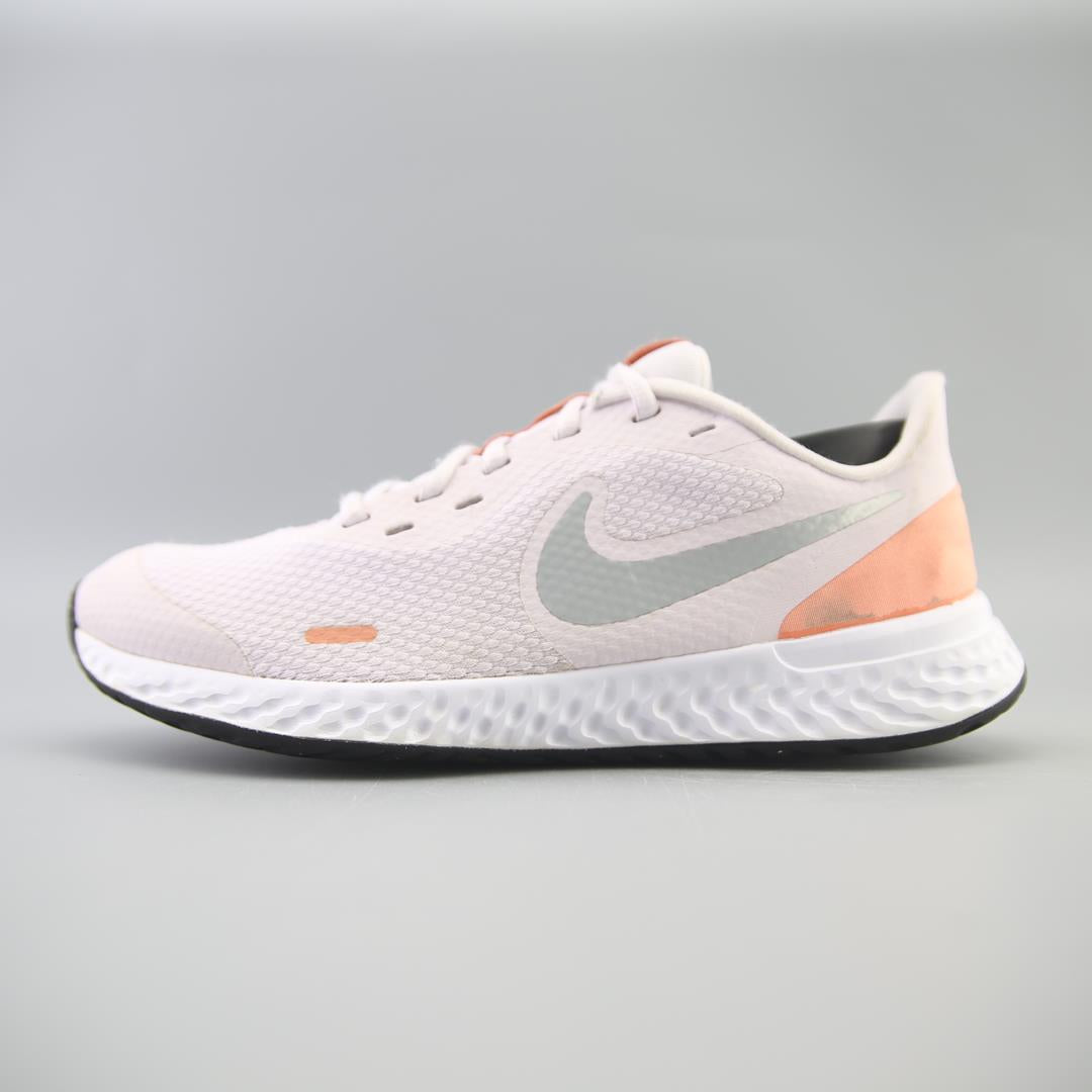 NIKE REVOLUTION 5