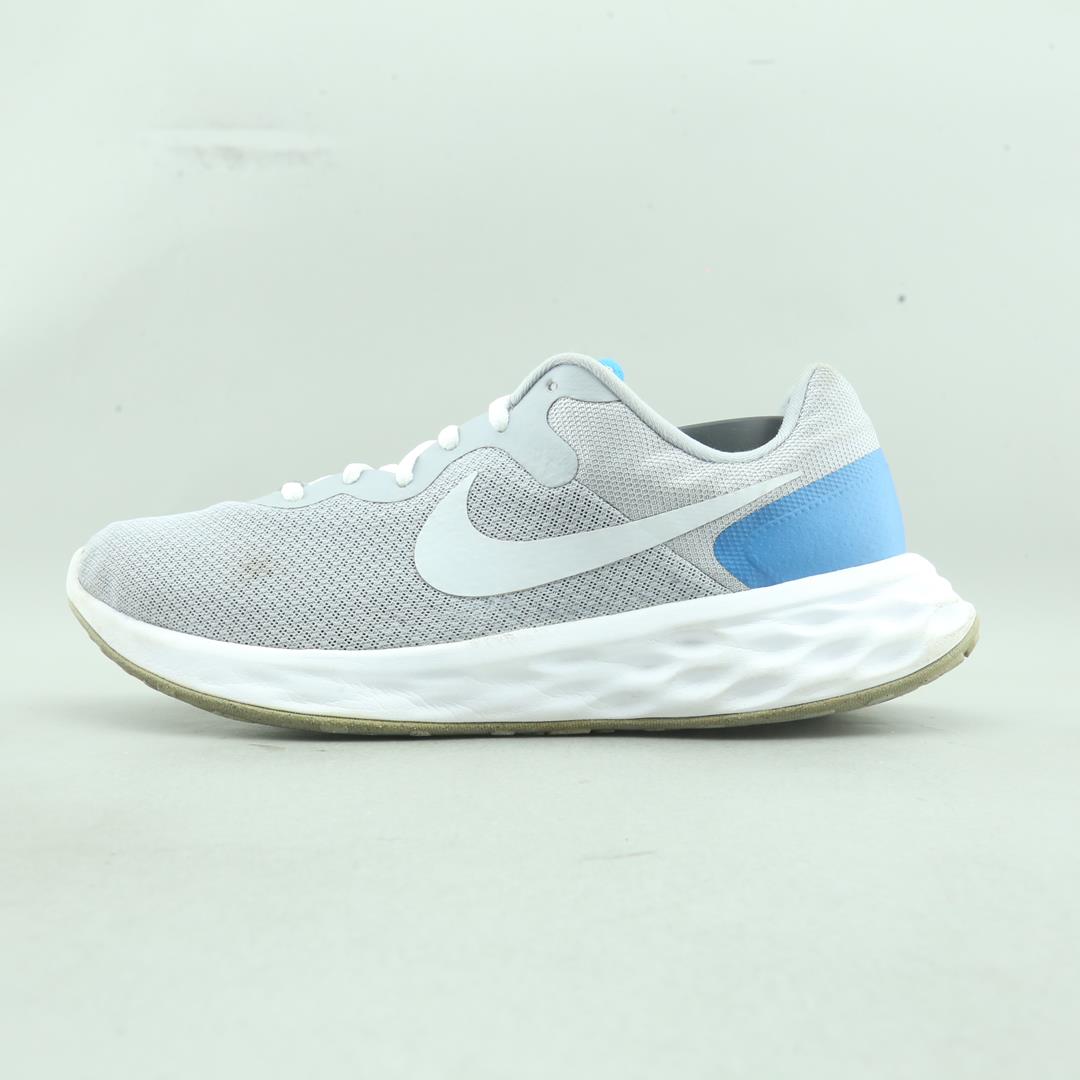 NIKE  REVOLUTION 6
