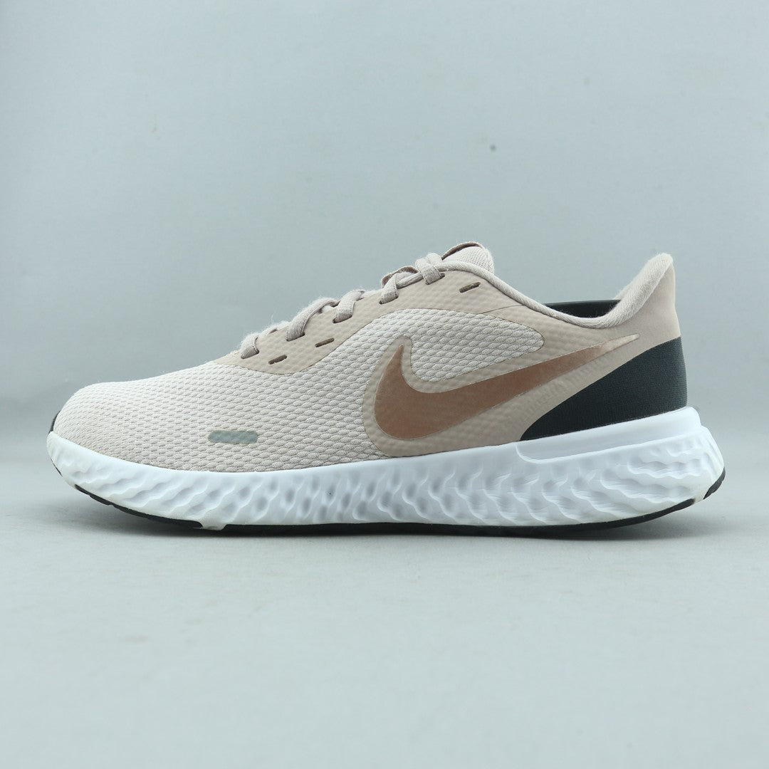 NIKE REVOLUTION 5