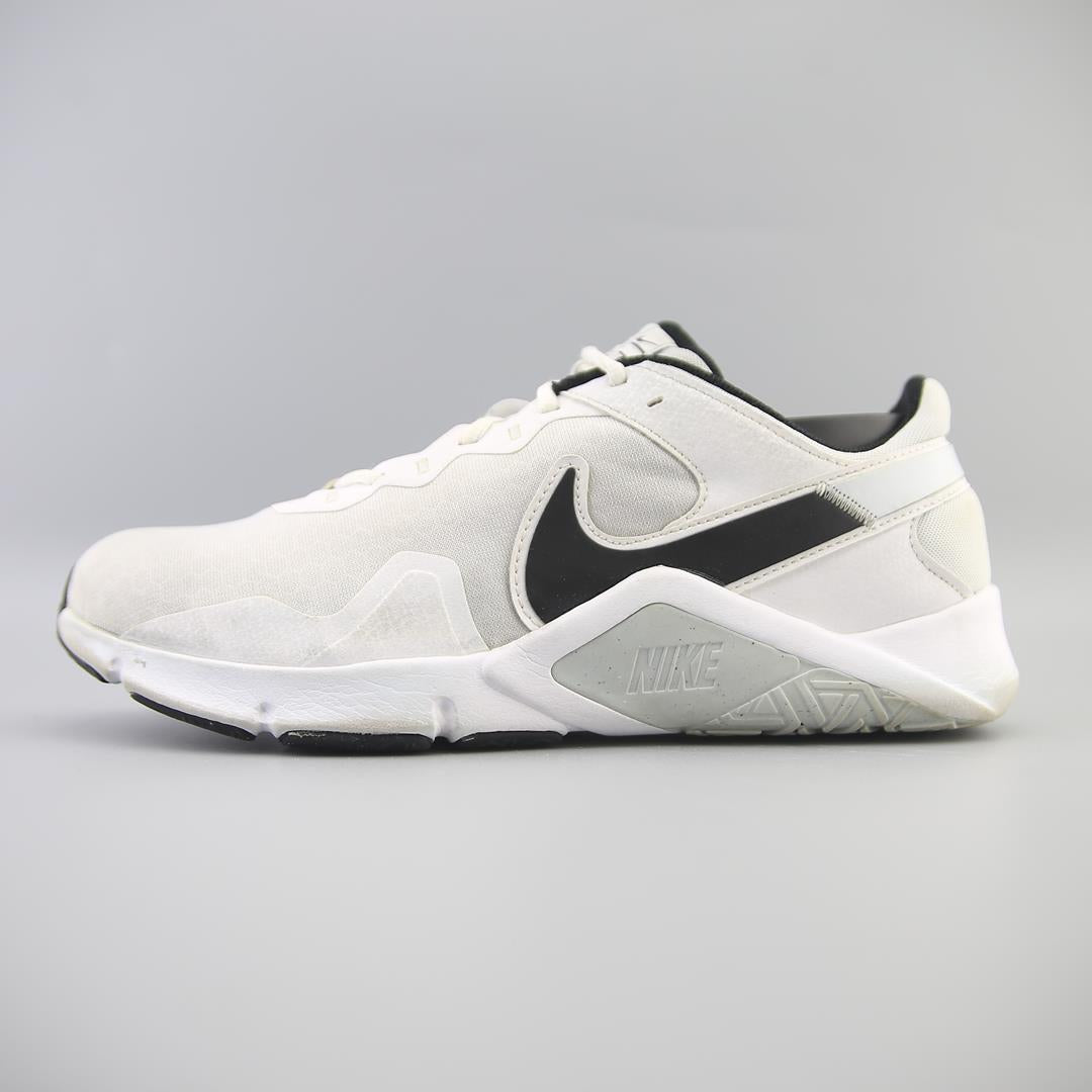 NIKE  LEGEND ESSENTIAL 2