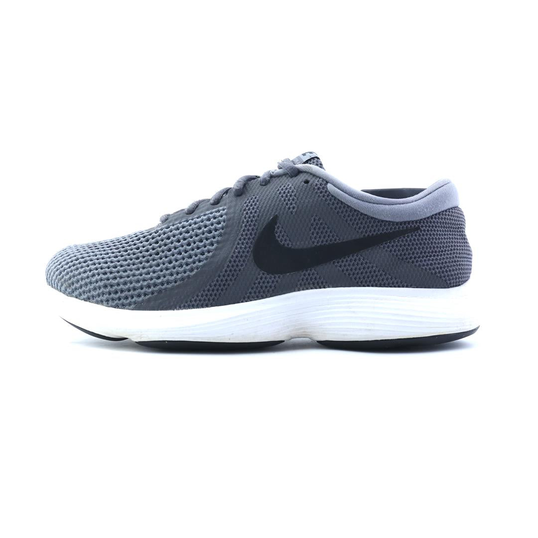 NIKE REVOLUTION 4