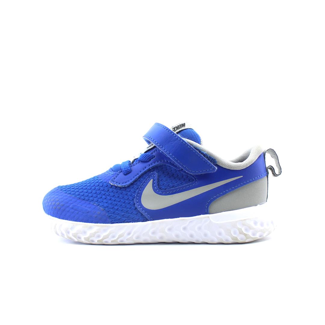 NIKE REVOLUTION 5