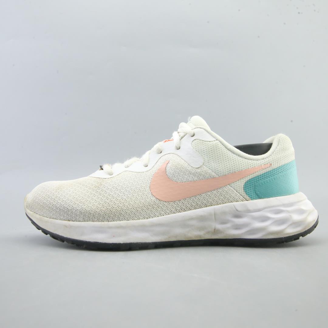 NIKE REVOLUTION 6