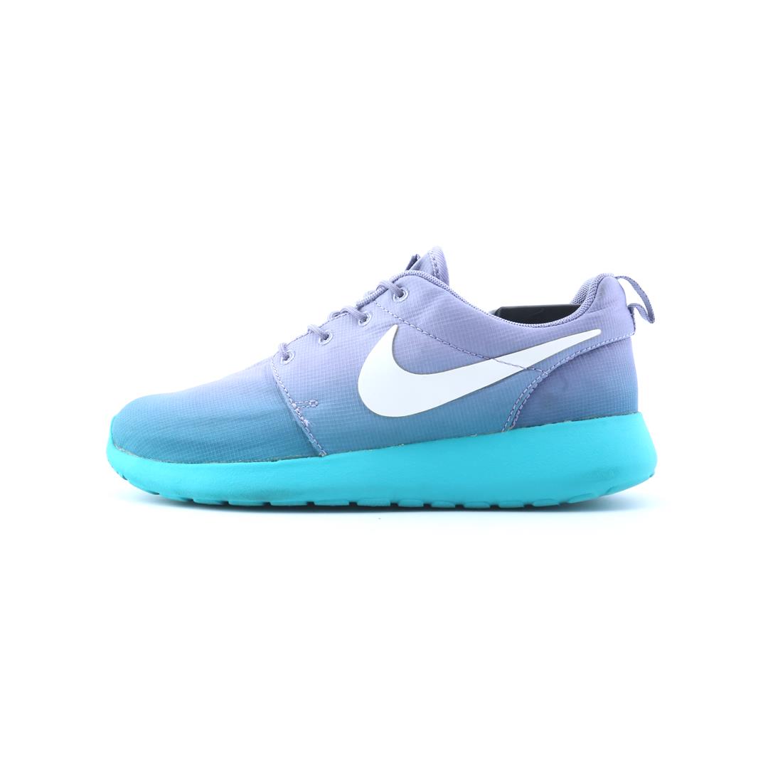 NIKE ROSHE ONE