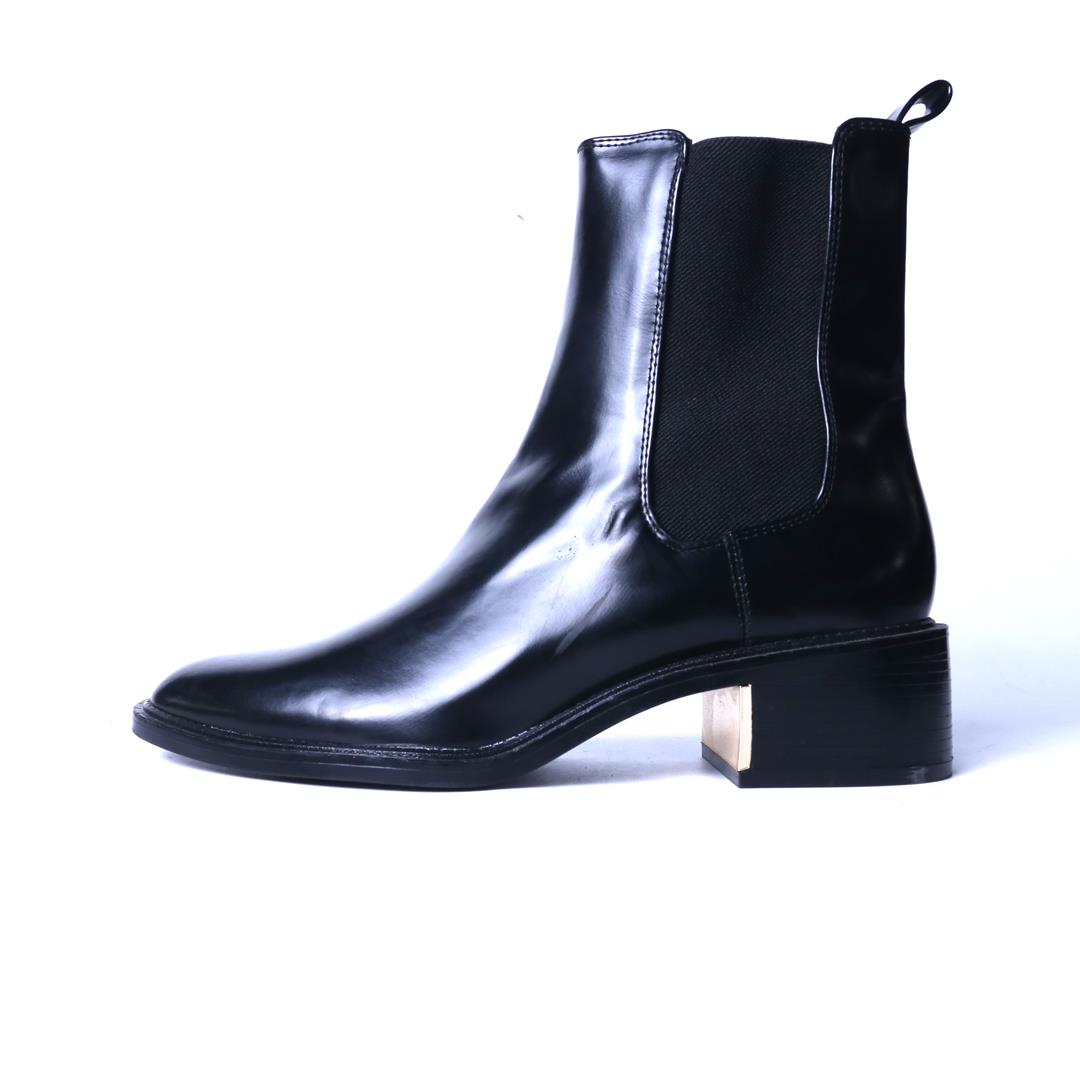 ZARA. .