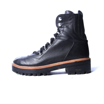 NINE WEST .